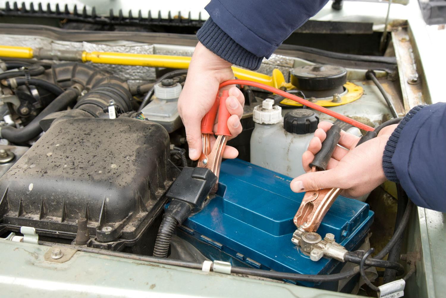 Mobile jump start service for a dead car battery in St. Louis, MO
